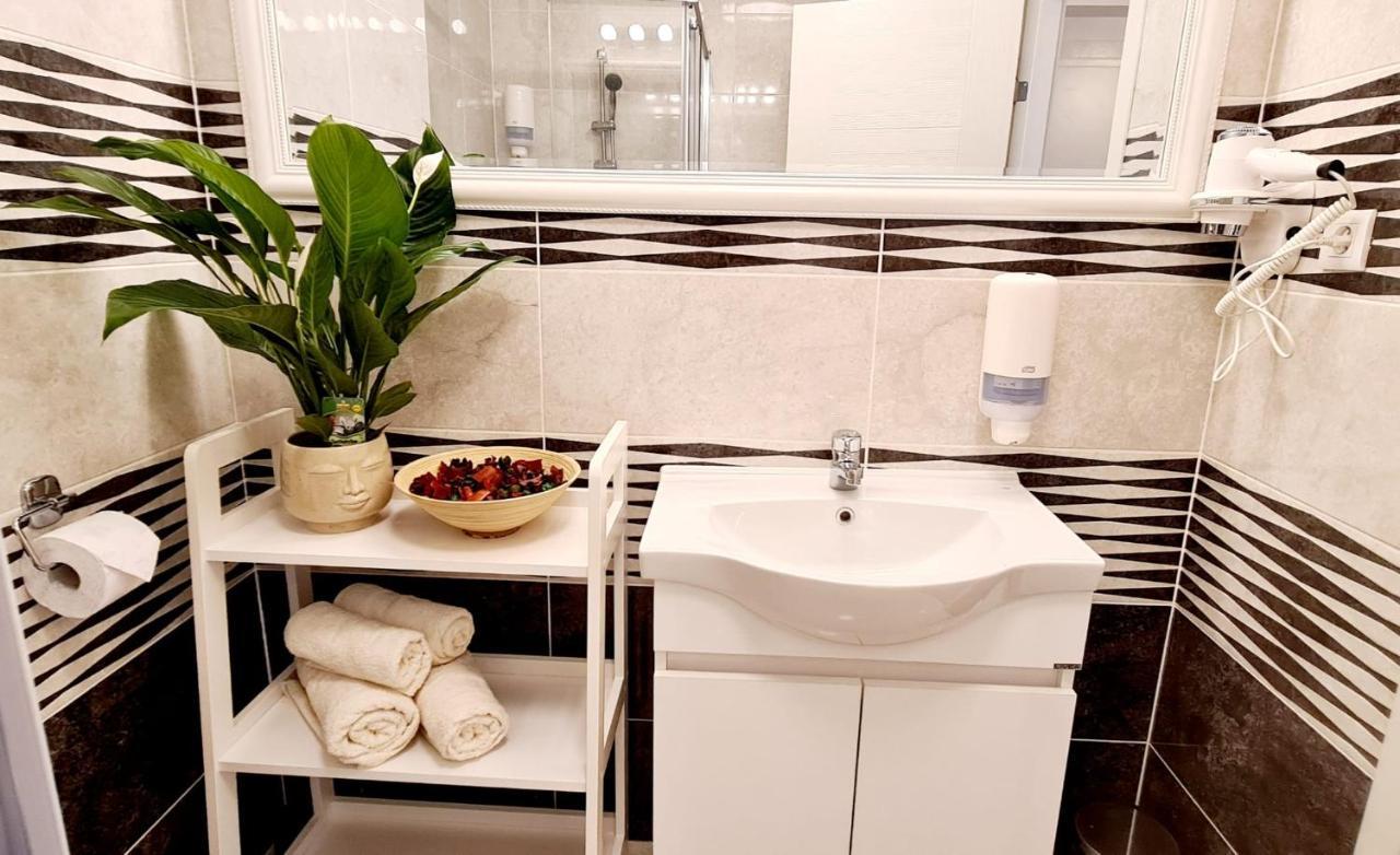 La Maison De Zoe - Airport Residences Otopeni Eksteriør billede